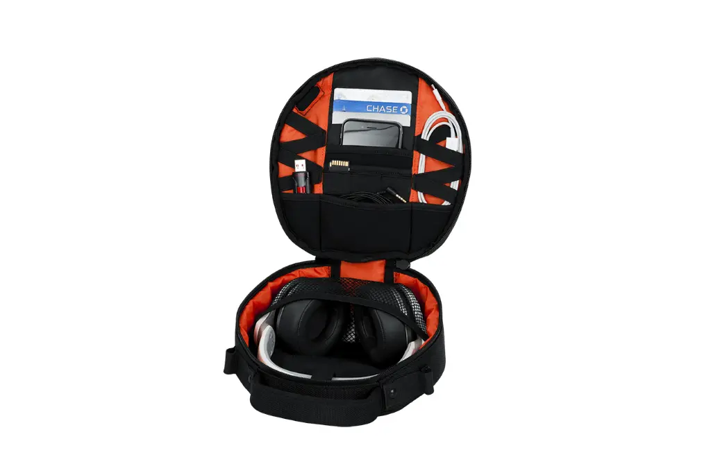 G-CLUB-HEADPHONE_GEAR_RT.webp