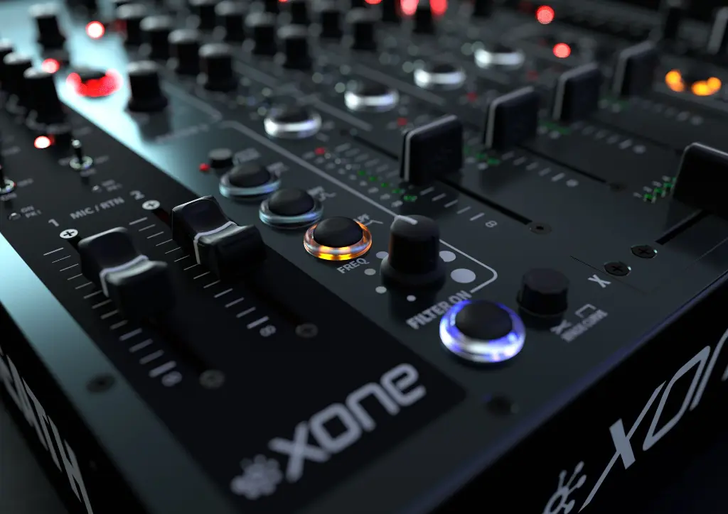 RS5214_Xone92 Mk2 - CloseUp FREQ.webp