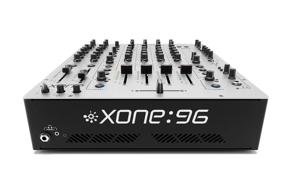 Xone 96 Low Front Wide Angle Web.webp