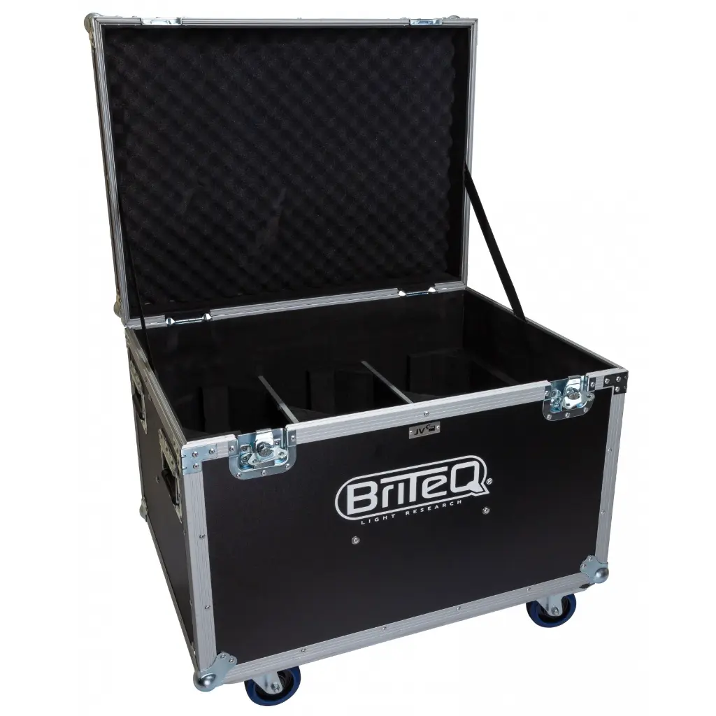projector-case-3-front-5hr-open.webp