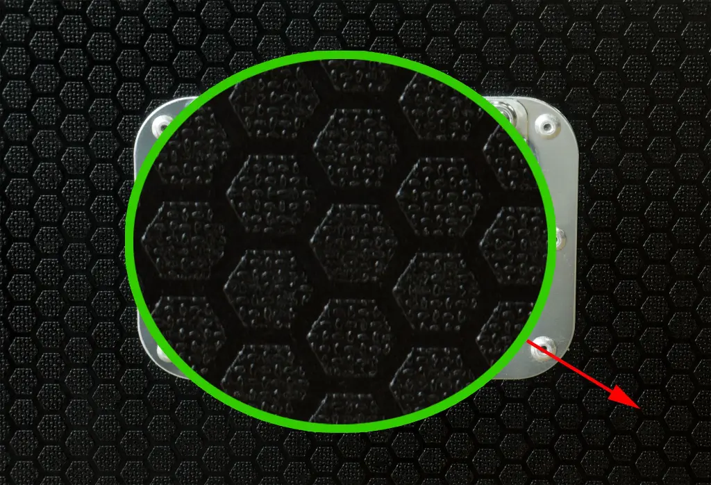 CABLE CASE Surface close up.webp