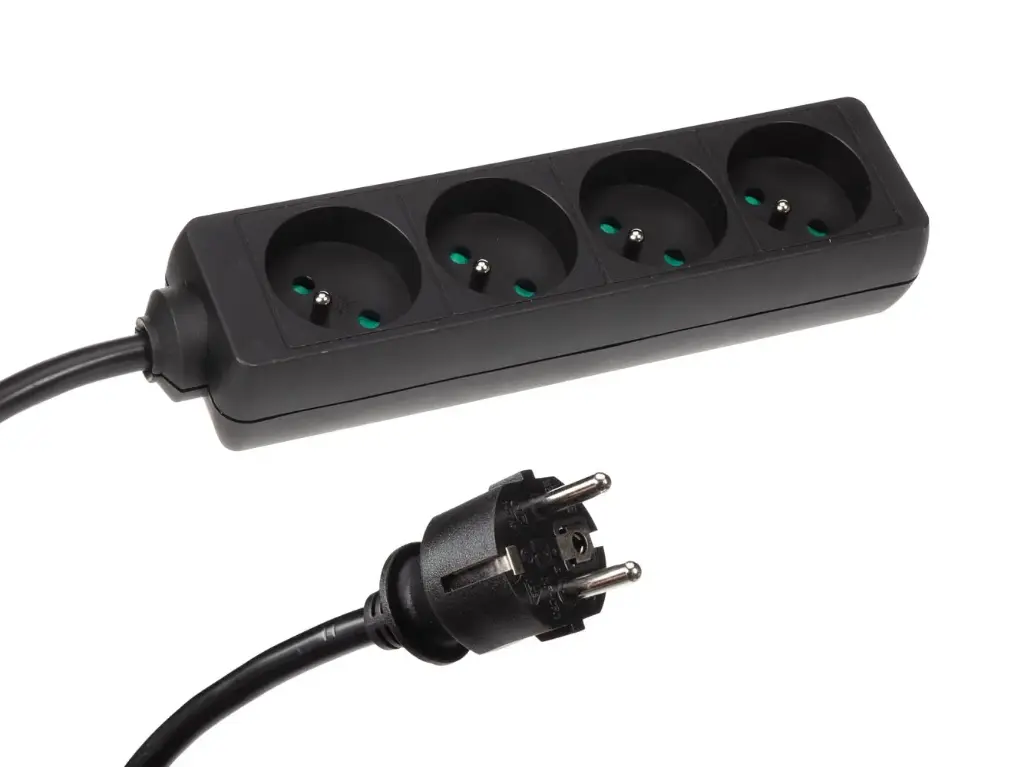 HQ Power - Multiprises 4 prises avec gaine thermorétractile - 1,5m - 3G2,5